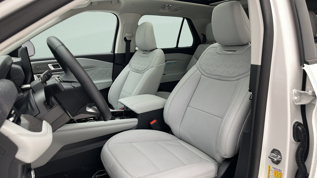 New 2026 Ford Explorer Platinum w/ LUX Leather Package AWD/4WD image 14