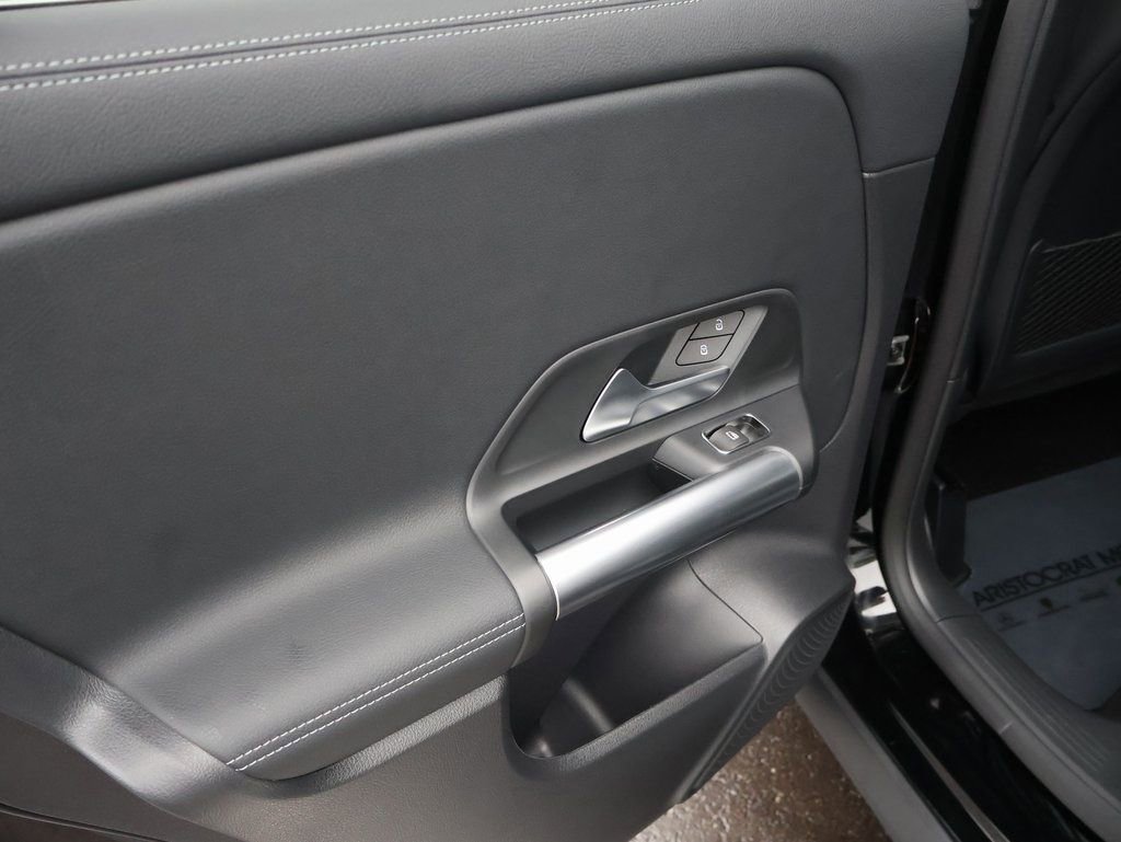 Certified 2025 Mercedes-Benz GLA 250 4MATIC image 38