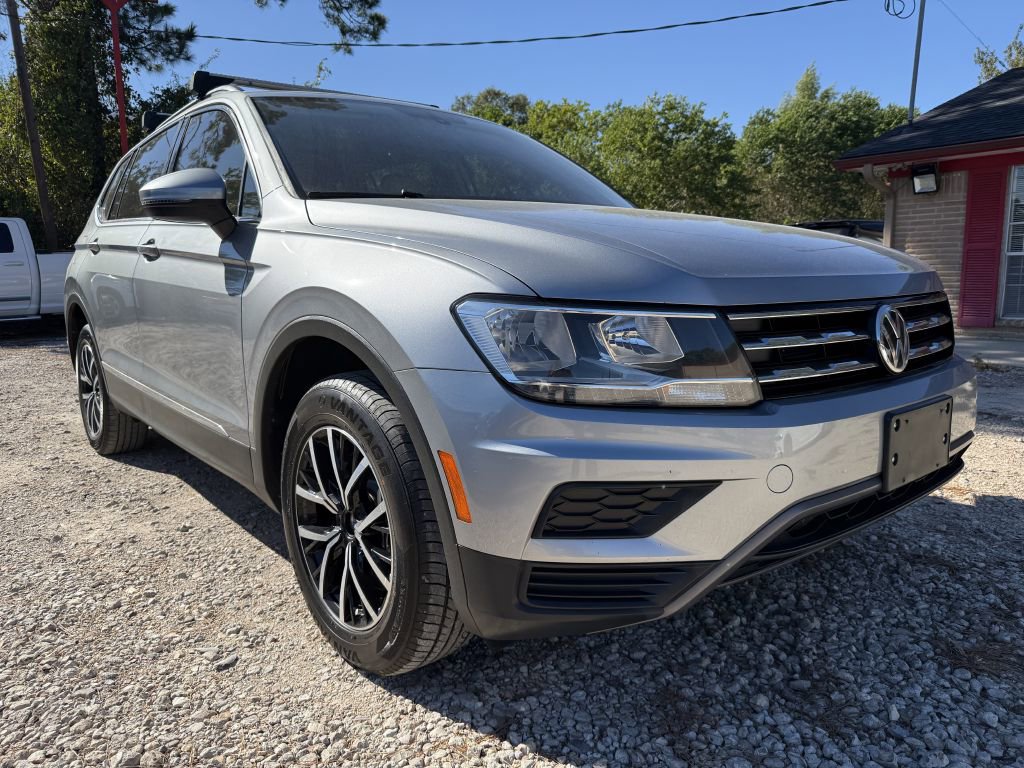 Used 2021 Volkswagen Tiguan SE w/ Panoramic Sunroof Package AWD/4WD image 3