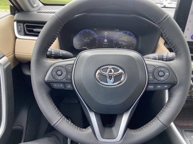 Used 2025 Toyota RAV4 Limited w/ Weather Package AWD/4WD image 31