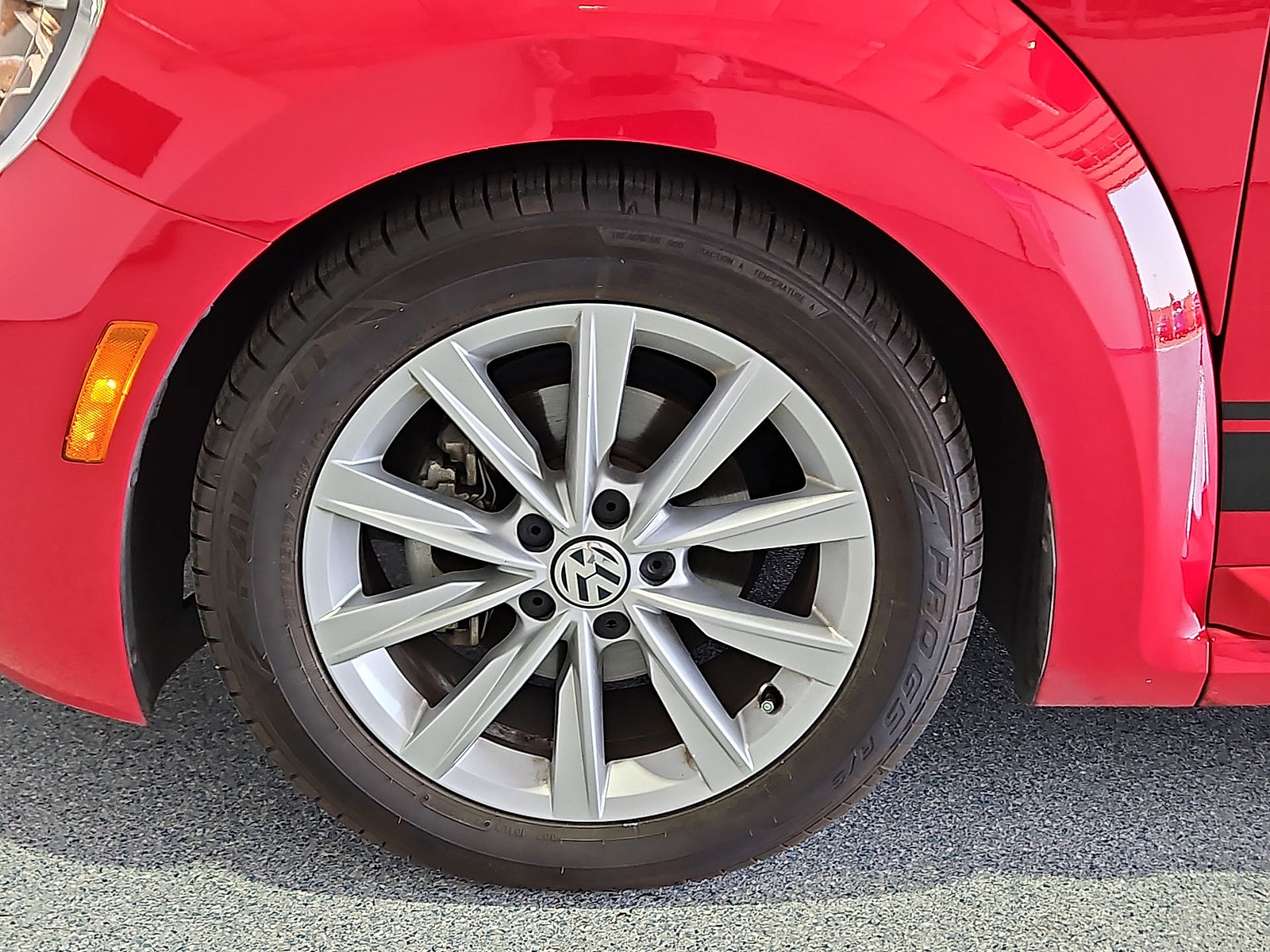 Used 2019 Volkswagen Beetle 2.0T SE FWD image 11