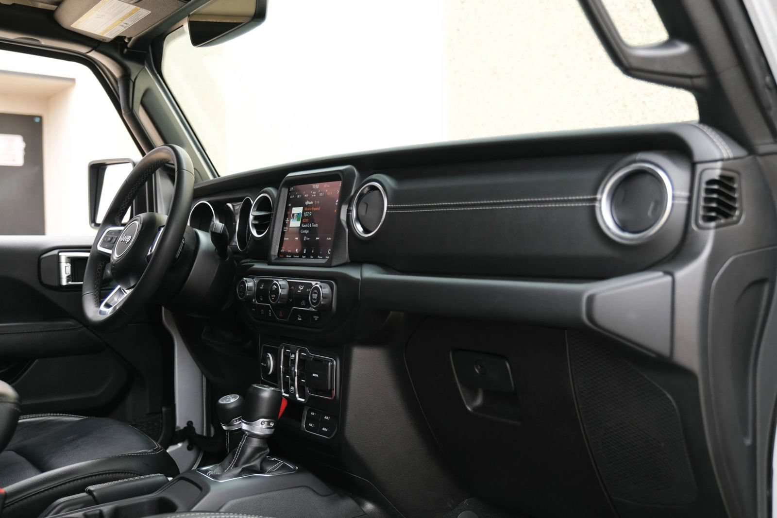 Used 2023 Jeep Wrangler Unlimited Sahara AWD/4WD image 31