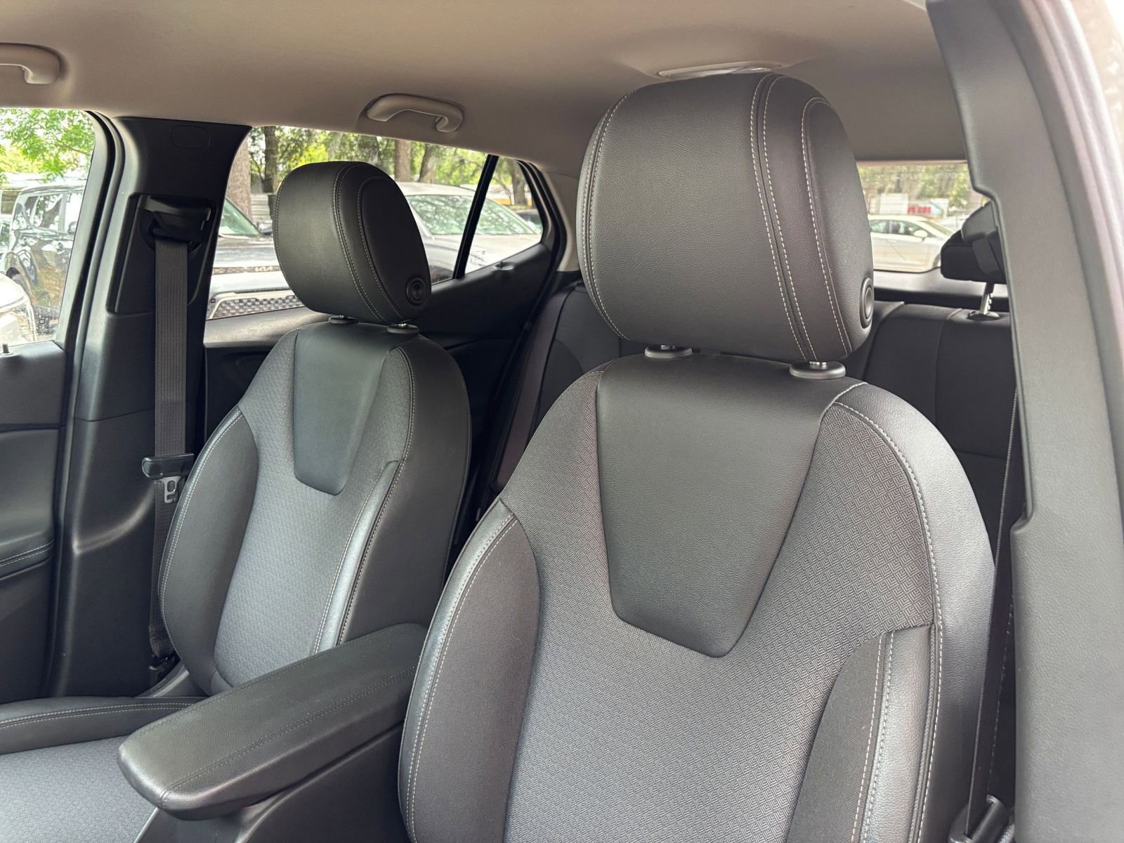 Used 2025 Buick Encore GX Preferred FWD image 35