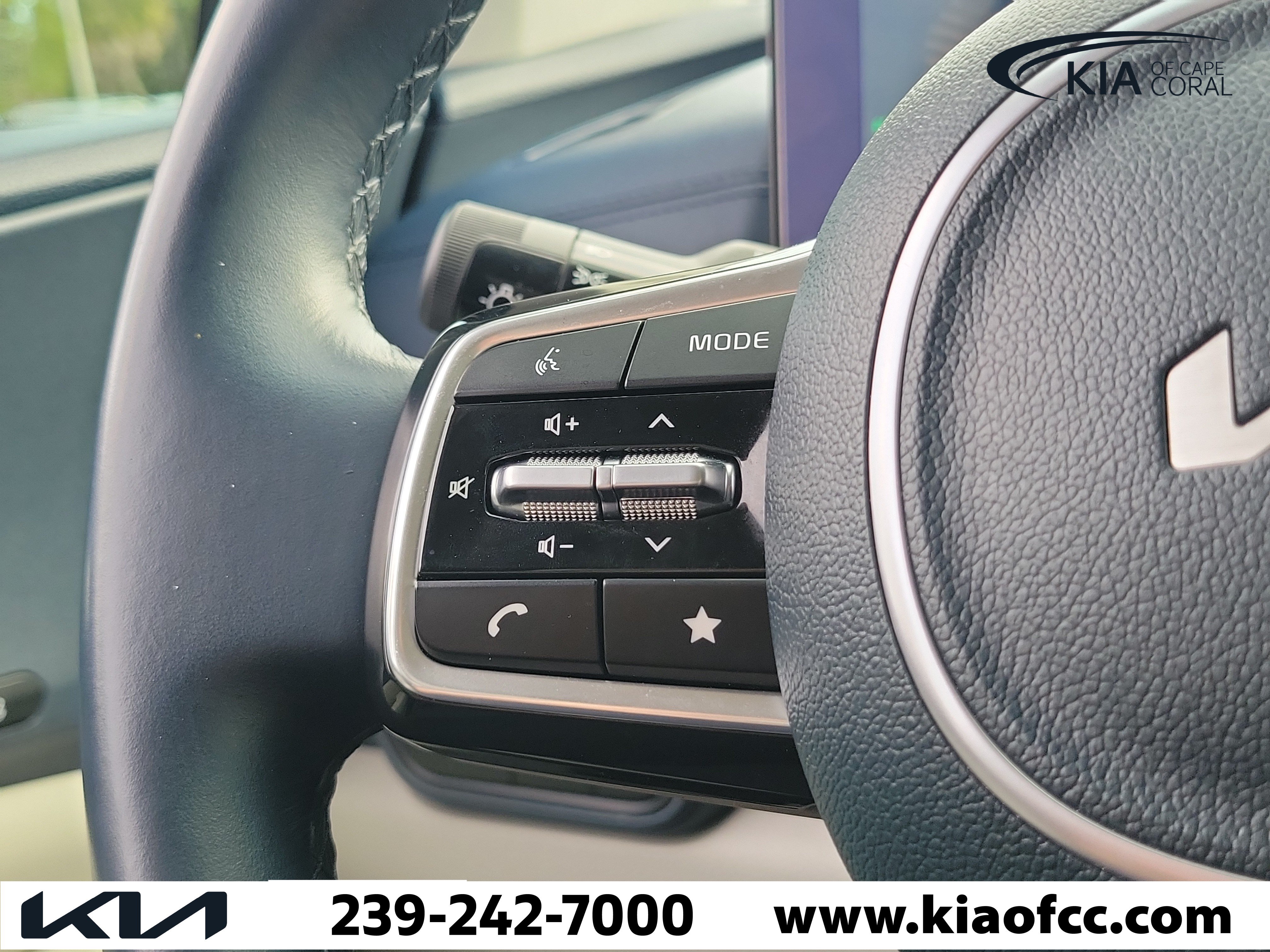 Certified 2025 Kia Carnival EX FWD image 32