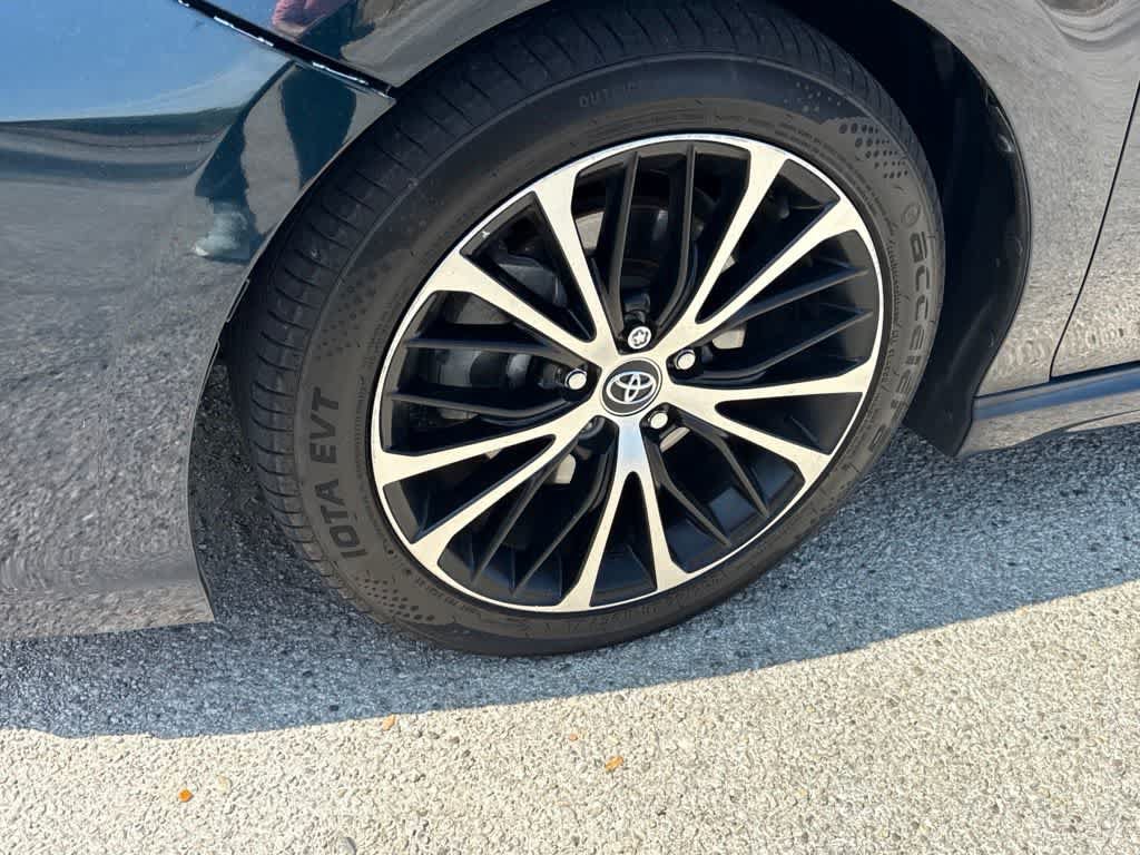 Used 2020 Toyota Camry SE w/ Convenience Package FWD image 9