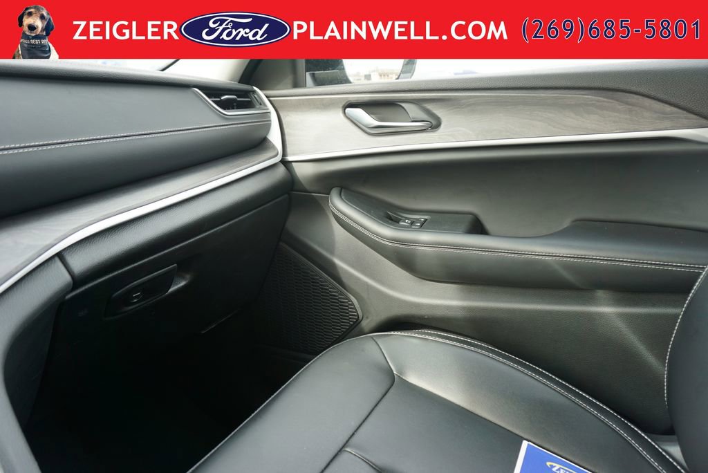 Used 2023 Jeep Grand Cherokee Limited w/ Trailer Tow Prep Group (B) AWD/4WD image 35