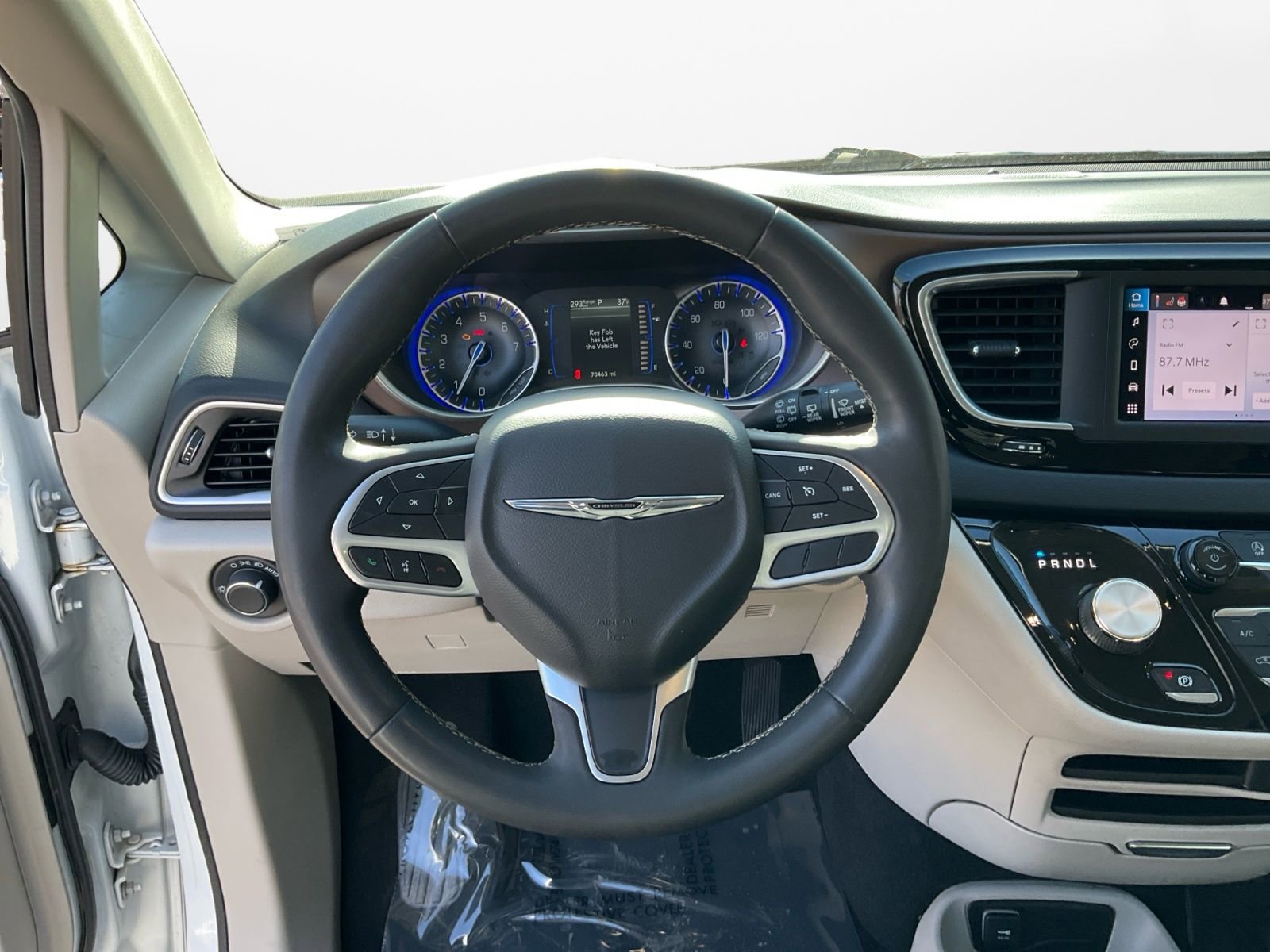 Used 2022 Chrysler Voyager LX image 12
