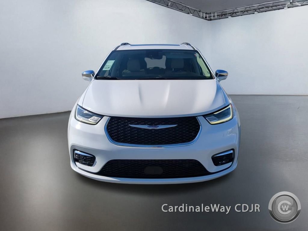 Used 2021 Chrysler Pacifica Limited w/ Premium & Safety Sphere Group image 2