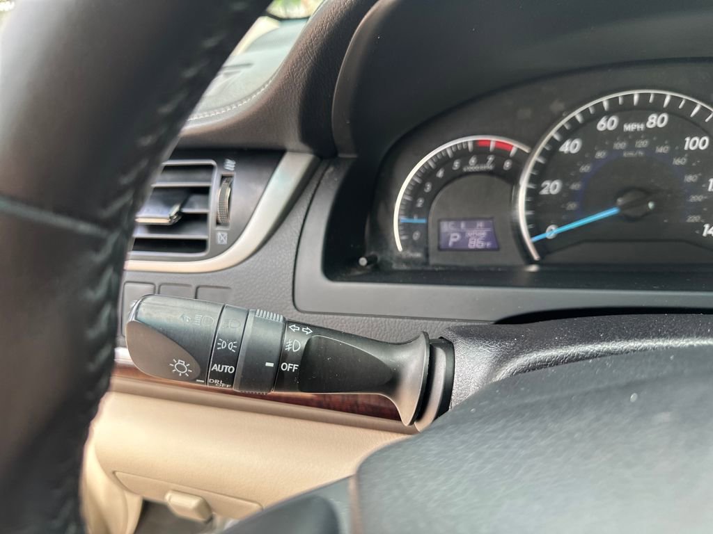 Used 2014 Toyota Camry XLE w/ Convenience Package FWD image 31