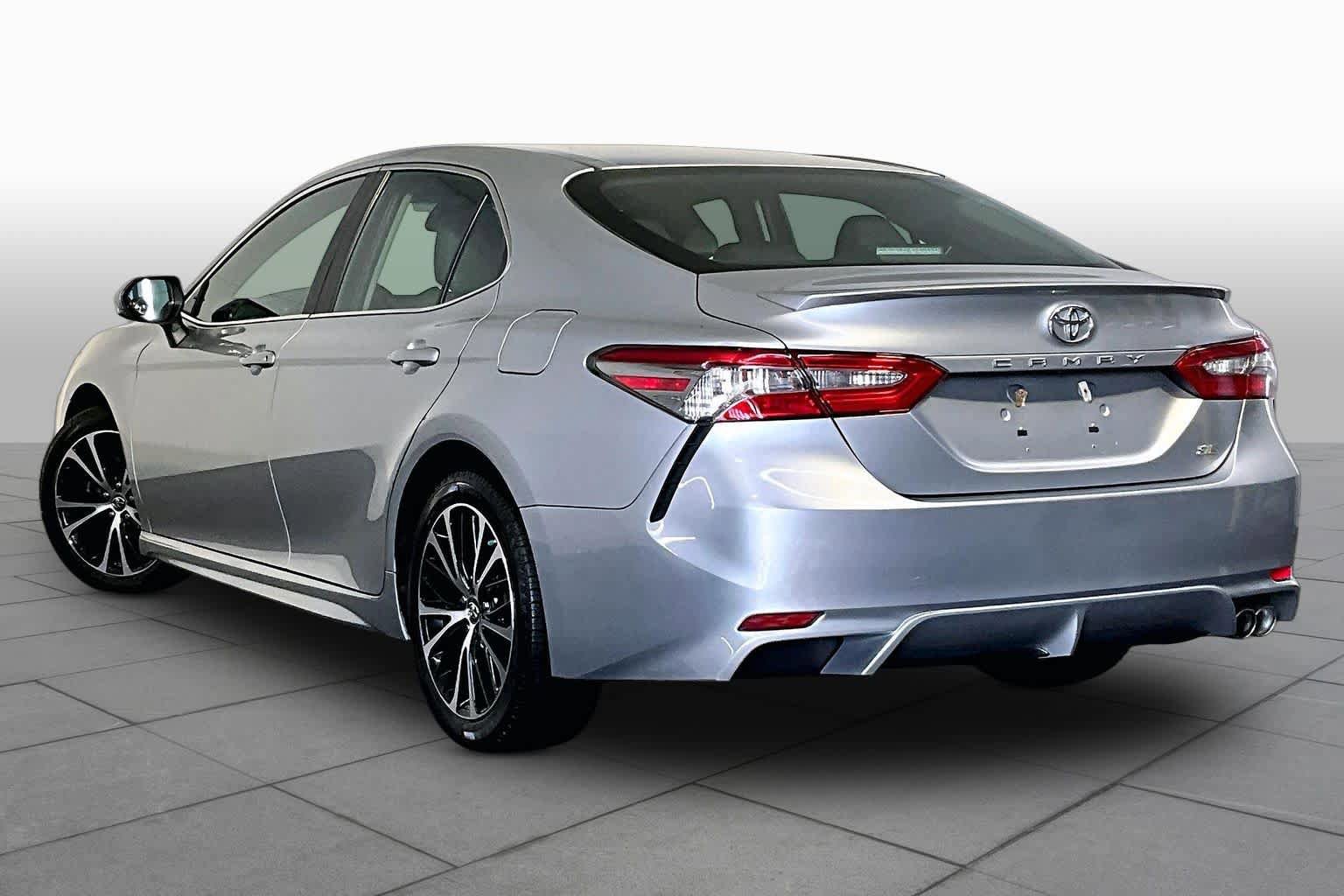 Used 2018 Toyota Camry FWD image 12