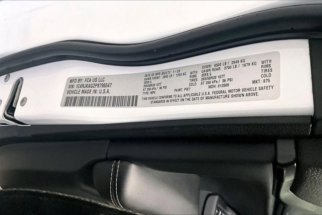 Used 2023 Jeep Grand Cherokee L Laredo image 19