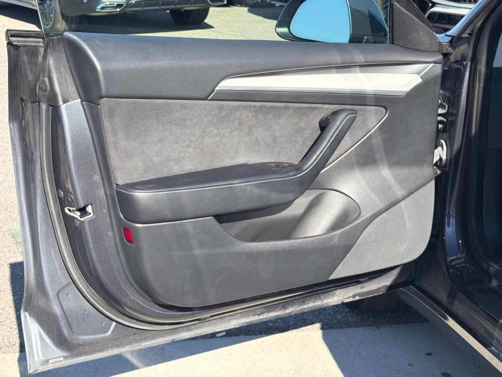 Used 2022 Tesla Model 3 Long Range AWD/4WD image 18