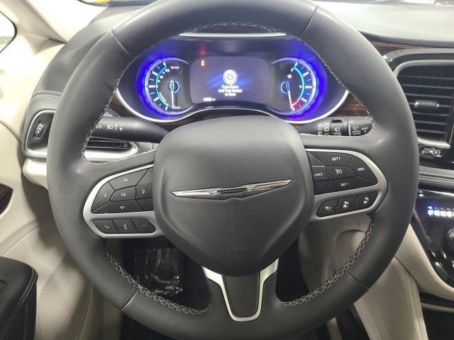 Used 2023 Chrysler Pacifica Limited FWD image 27