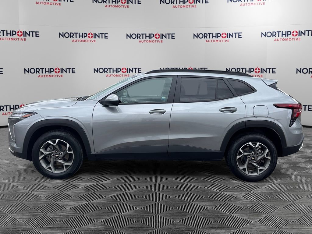 Used 2024 Chevrolet Trax LT w/ Driver Confidence Package FWD image 3