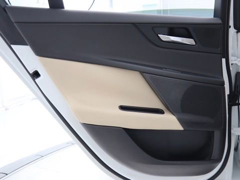 Used 2017 Jaguar XE Premium image 38