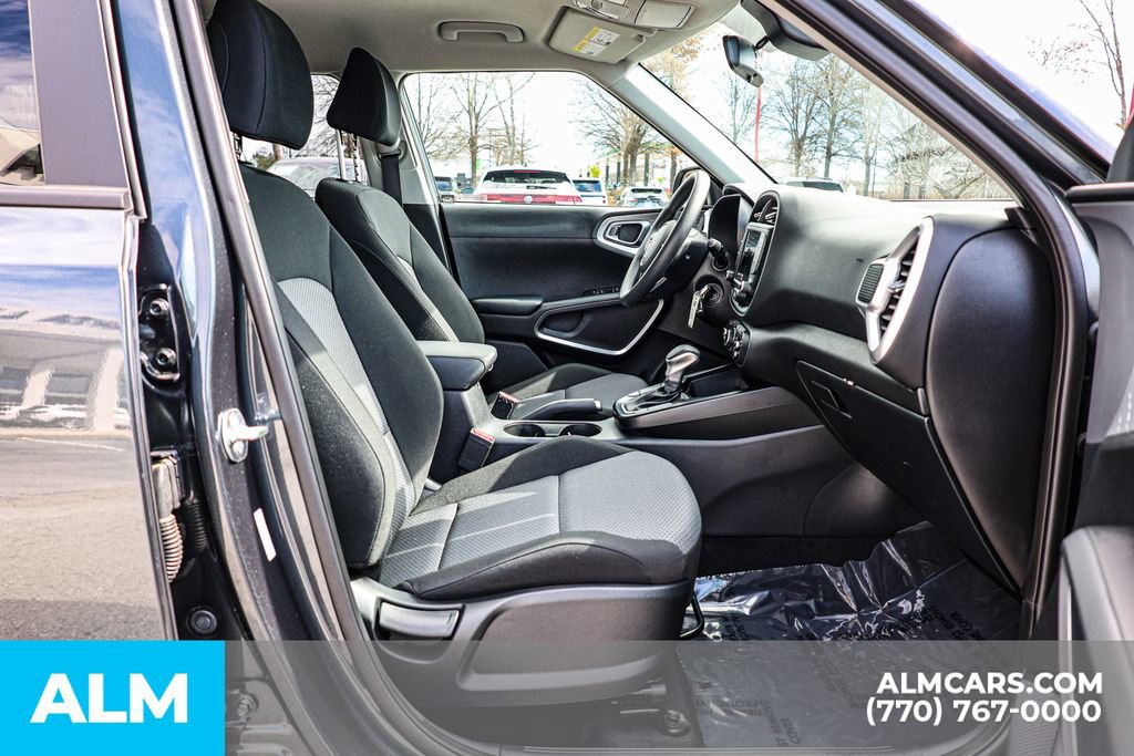 Used 2025 Kia Soul LX w/ LX Technology Package FWD image 22