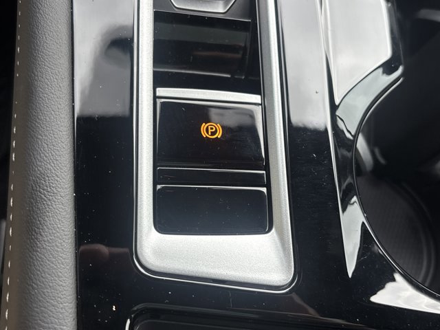 Used 2025 Volkswagen Atlas Cross Sport SE image 39