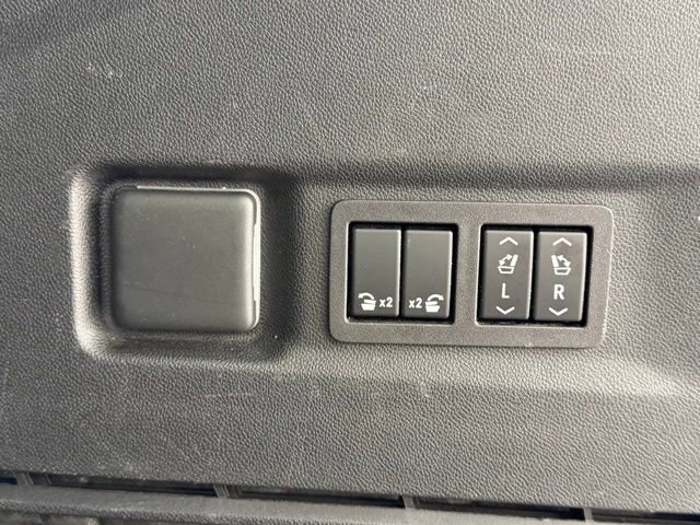 Certified 2023 Chevrolet Suburban RST w/ Luxury Package AWD/4WD image 25