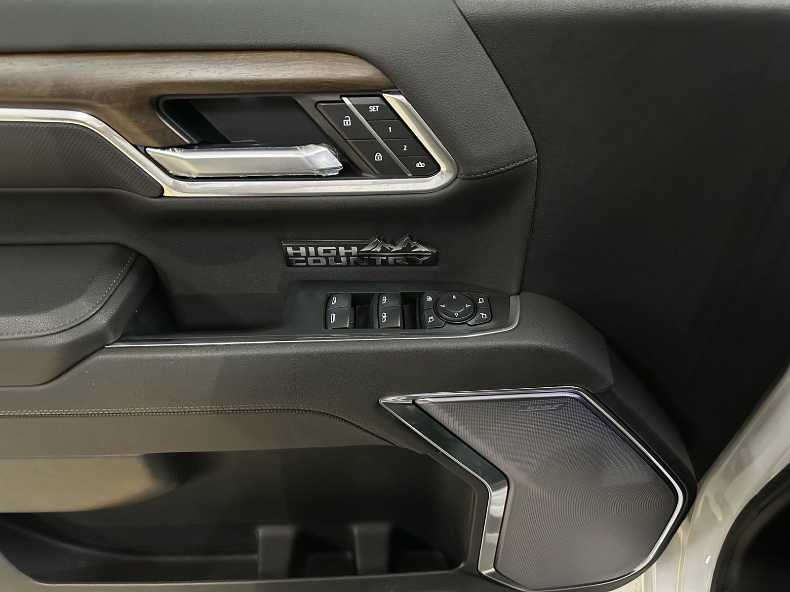 Used 2025 Chevrolet Silverado 1500 High Country w/ High Country Premium Package image 17