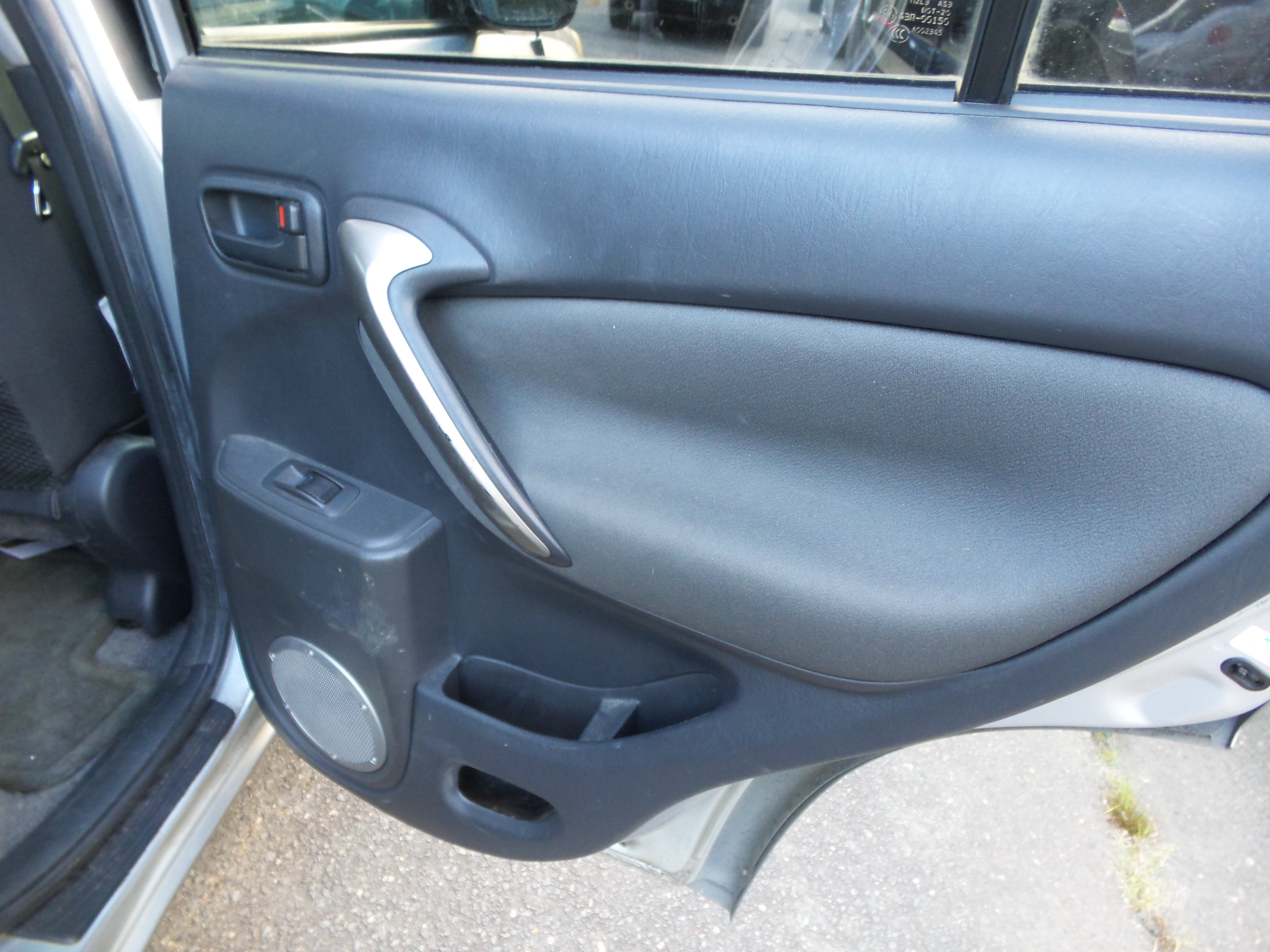 Used 2005 Toyota RAV4 4WD image 6