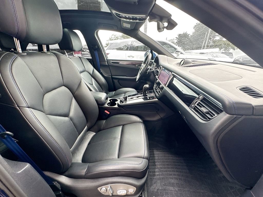 Used 2023 Porsche Macan image 30