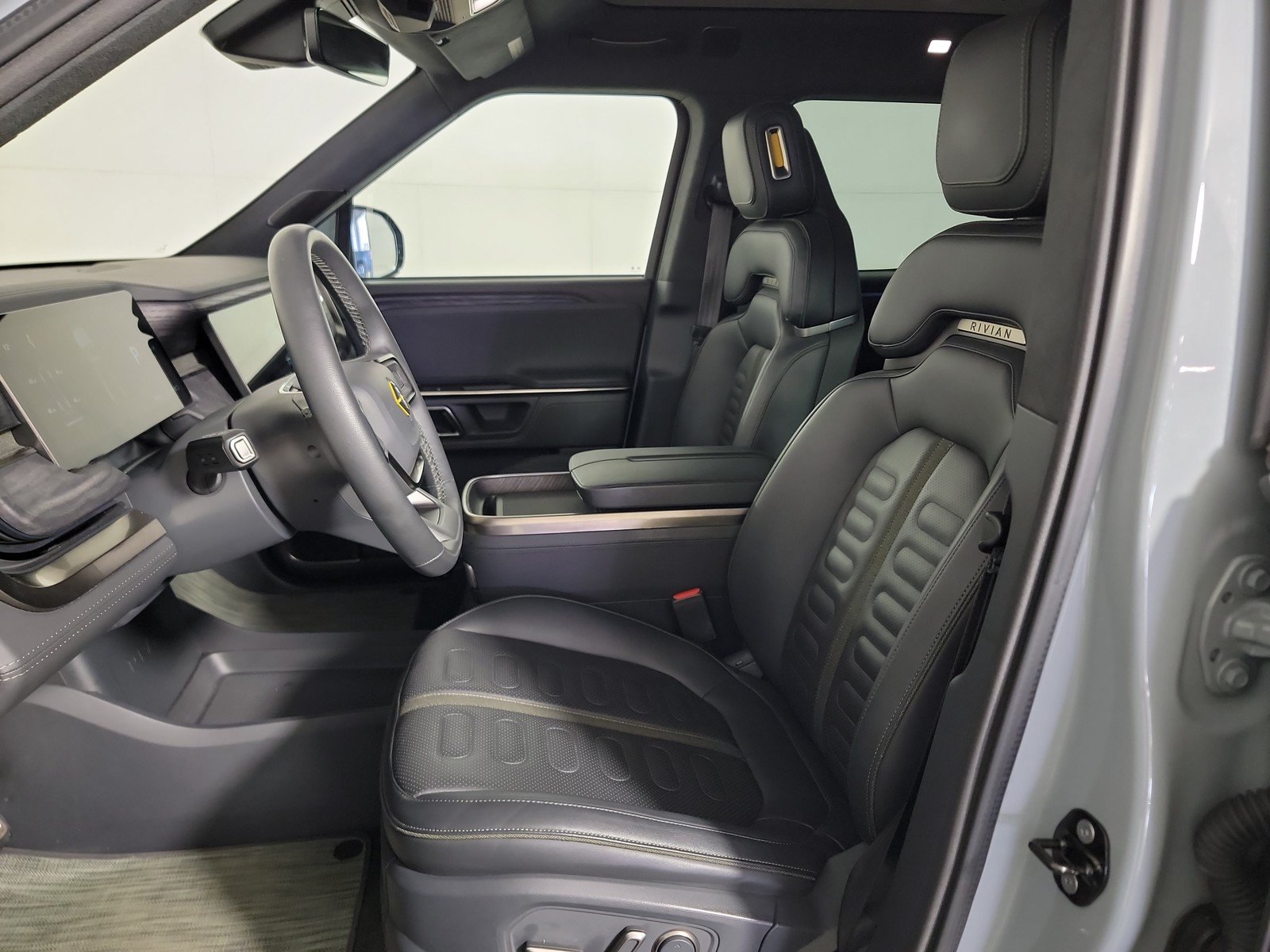 Used 2022 Rivian R1T Adventure AWD/4WD image 19