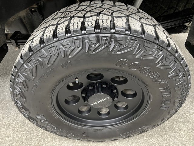 Used 2024 Chevrolet Silverado 2500 ZR2 w/ Technology Package image 16