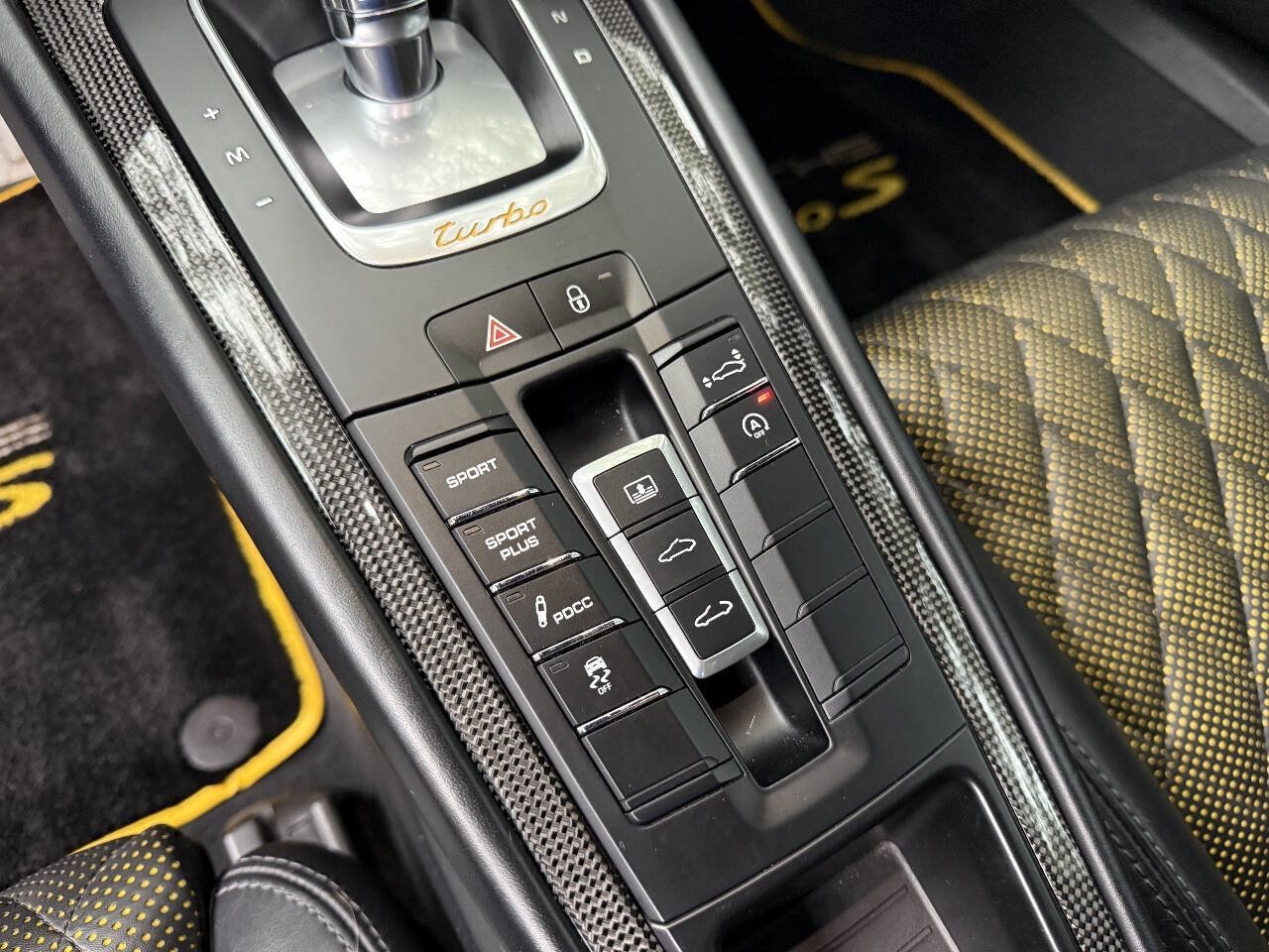 Used 2015 Porsche 911 Turbo S w/ High-end Infotainment Package AWD/4WD image 38