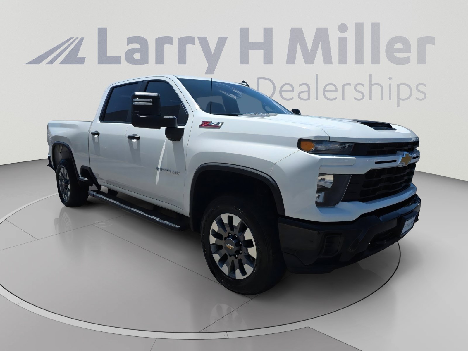 Used 2024 Chevrolet Silverado 2500 Custom w/ Custom Value Package AWD/4WD image 2