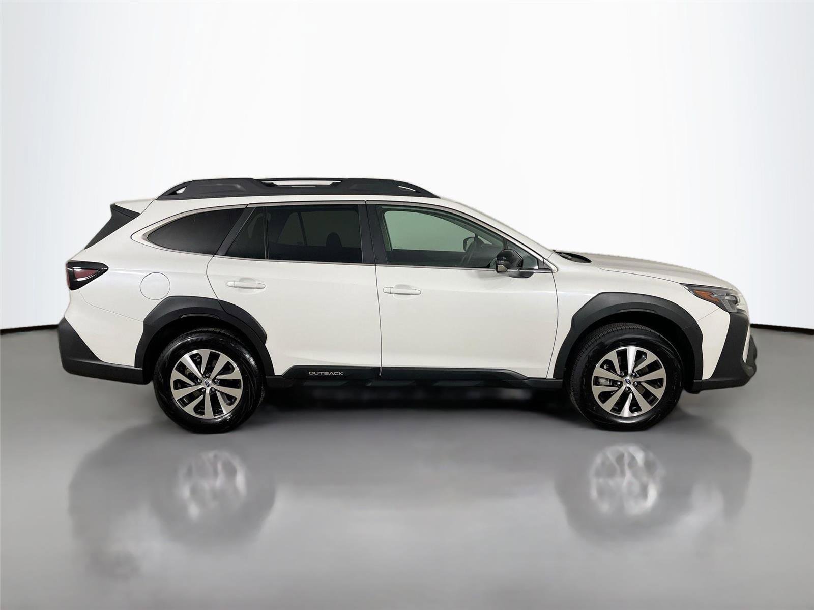 Used 2025 Subaru Outback Premium AWD/4WD image 17