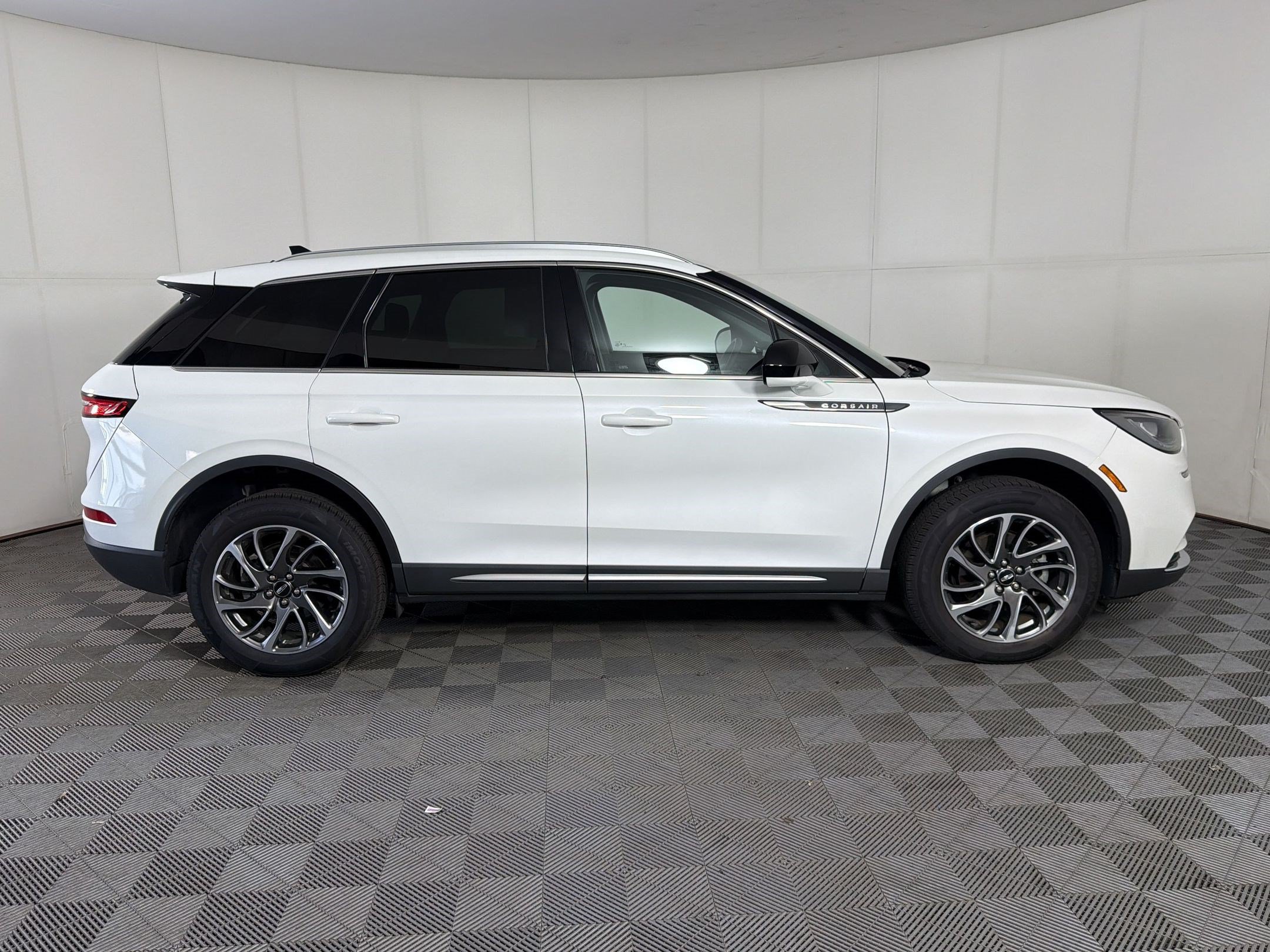 Used 2022 Lincoln Corsair AWD w/ Equipment Group 101A image 8