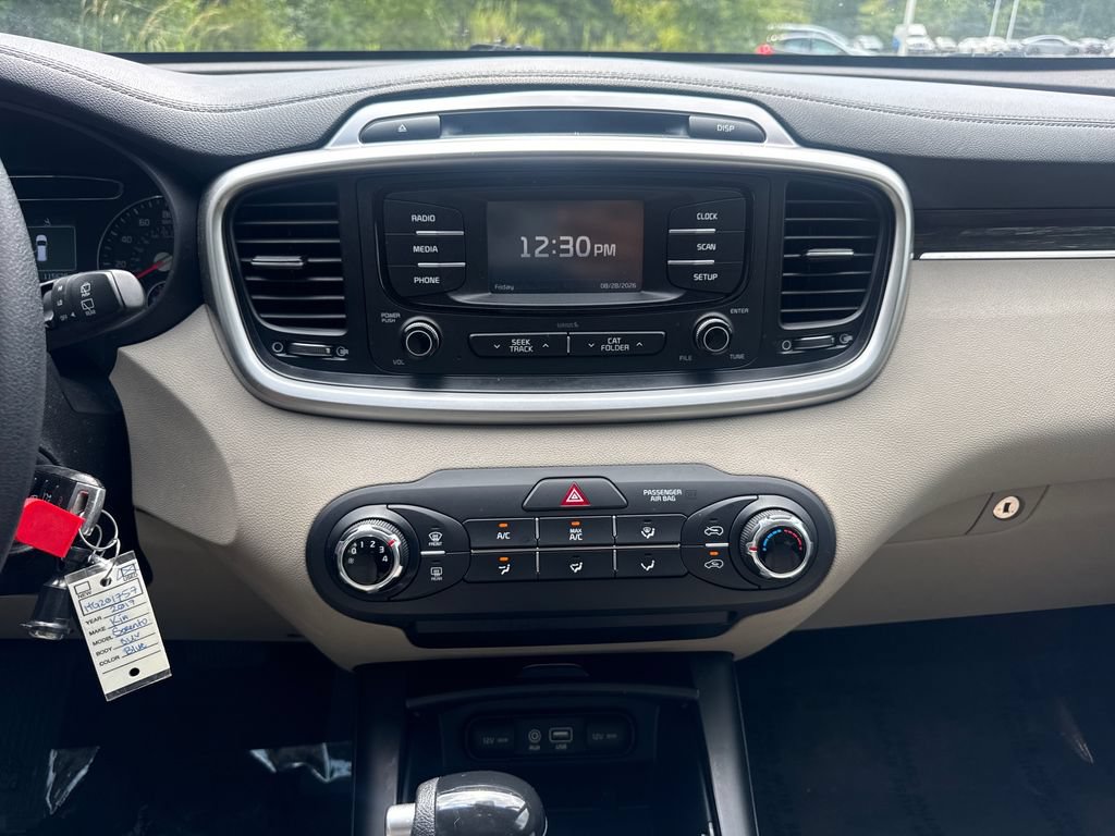 Used 2017 Kia Sorento FWD image 18