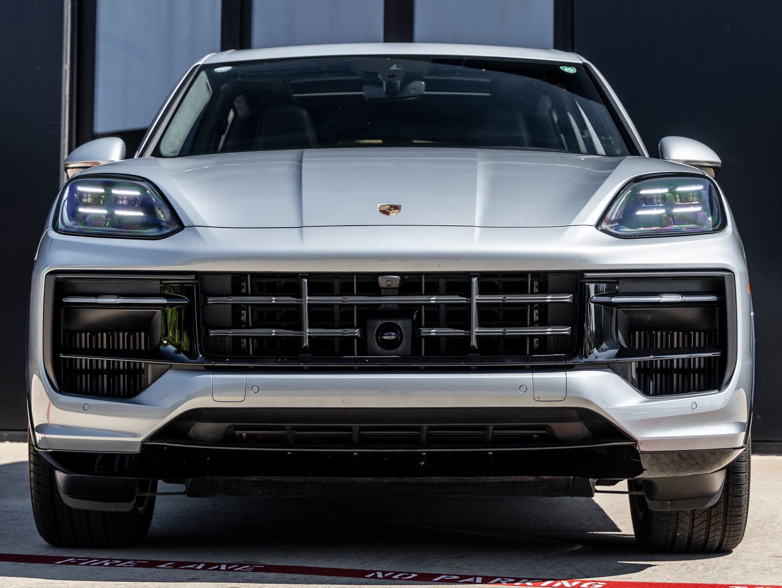 Used 2025 Porsche Cayenne GTS AWD/4WD image 8