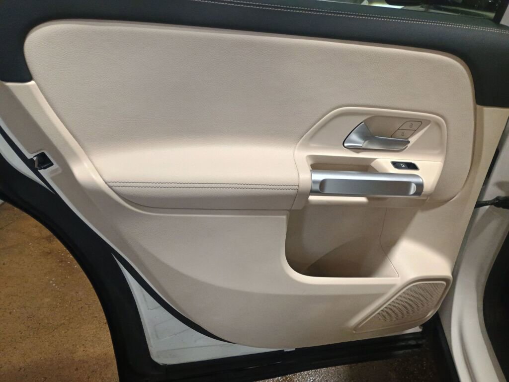 Certified 2021 Mercedes-Benz GLB 250 4MATIC image 15