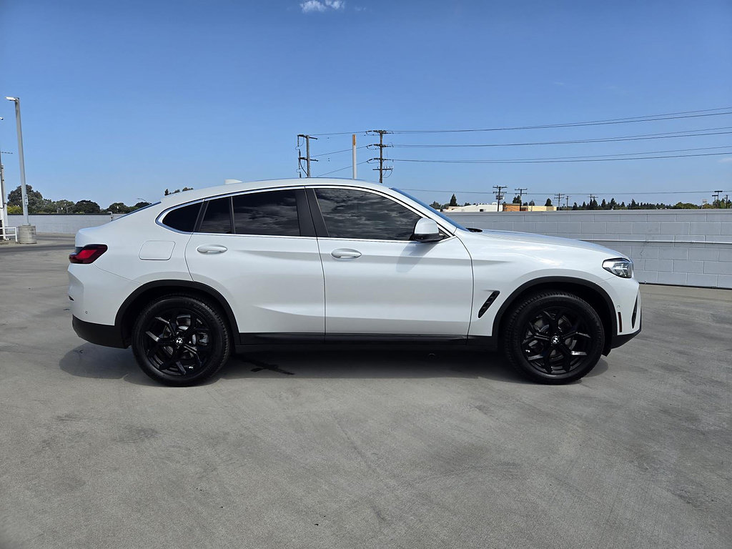 Used 2022 BMW X4 xDrive30i w/ Parking Assistance Package AWD/4WD image 2