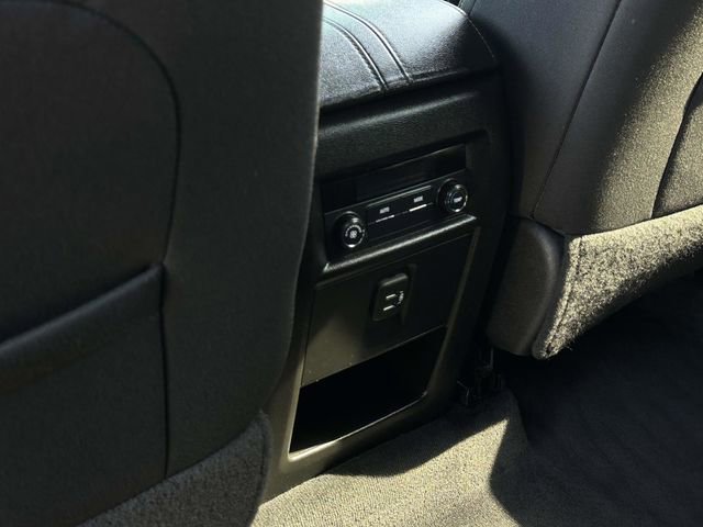 Used 2022 Chevrolet Traverse LT image 16