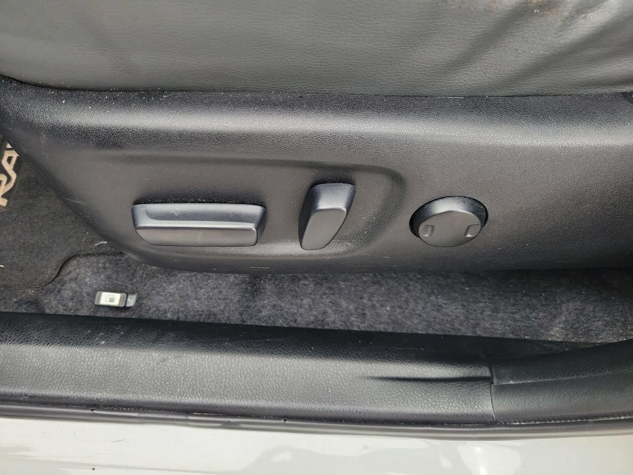 Used 2015 Toyota RAV4 Limited FWD image 17