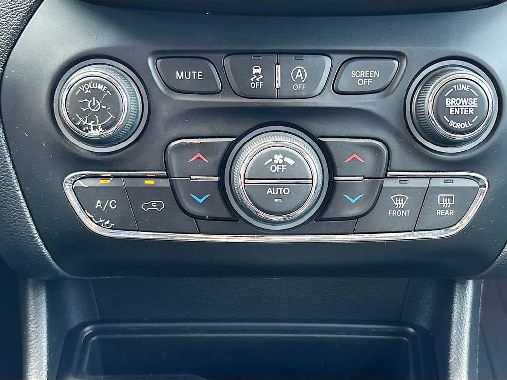 Used 2020 Jeep Cherokee Limited FWD image 14