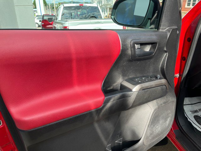 Used 2021 Toyota Tacoma SR5 AWD/4WD image 25