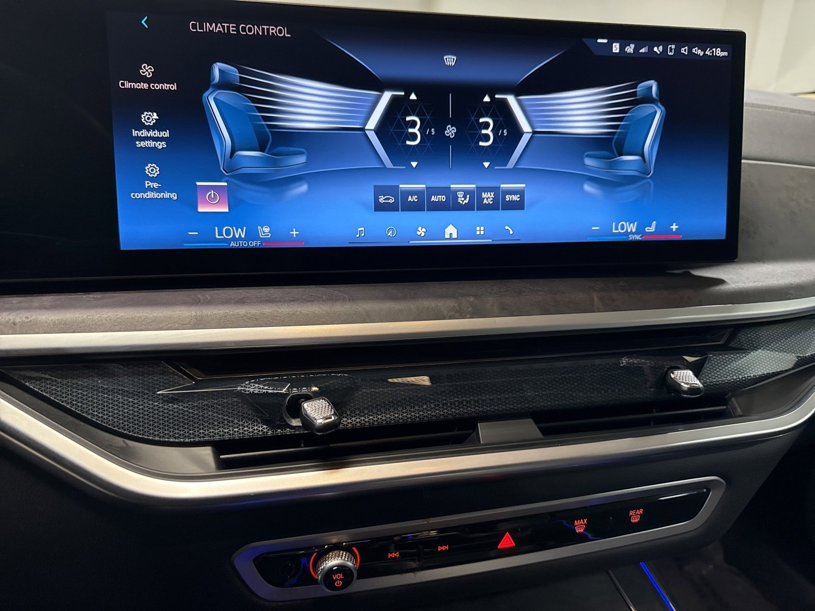 Used 2025 BMW X7 xDrive40i w/ Premium Package image 18