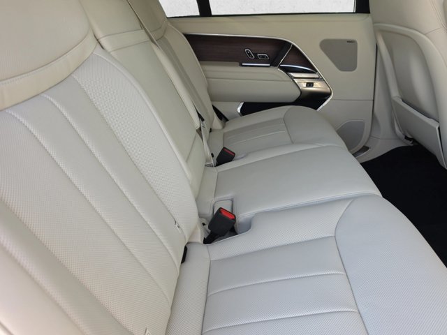 Used 2026 Land Rover Range Rover Long Wheelbase SE AWD/4WD image 17