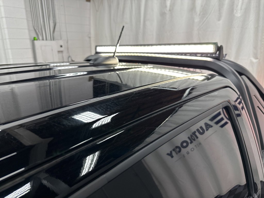 Used 2025 Chevrolet Colorado Z71 w/ Midnight Edition image 12