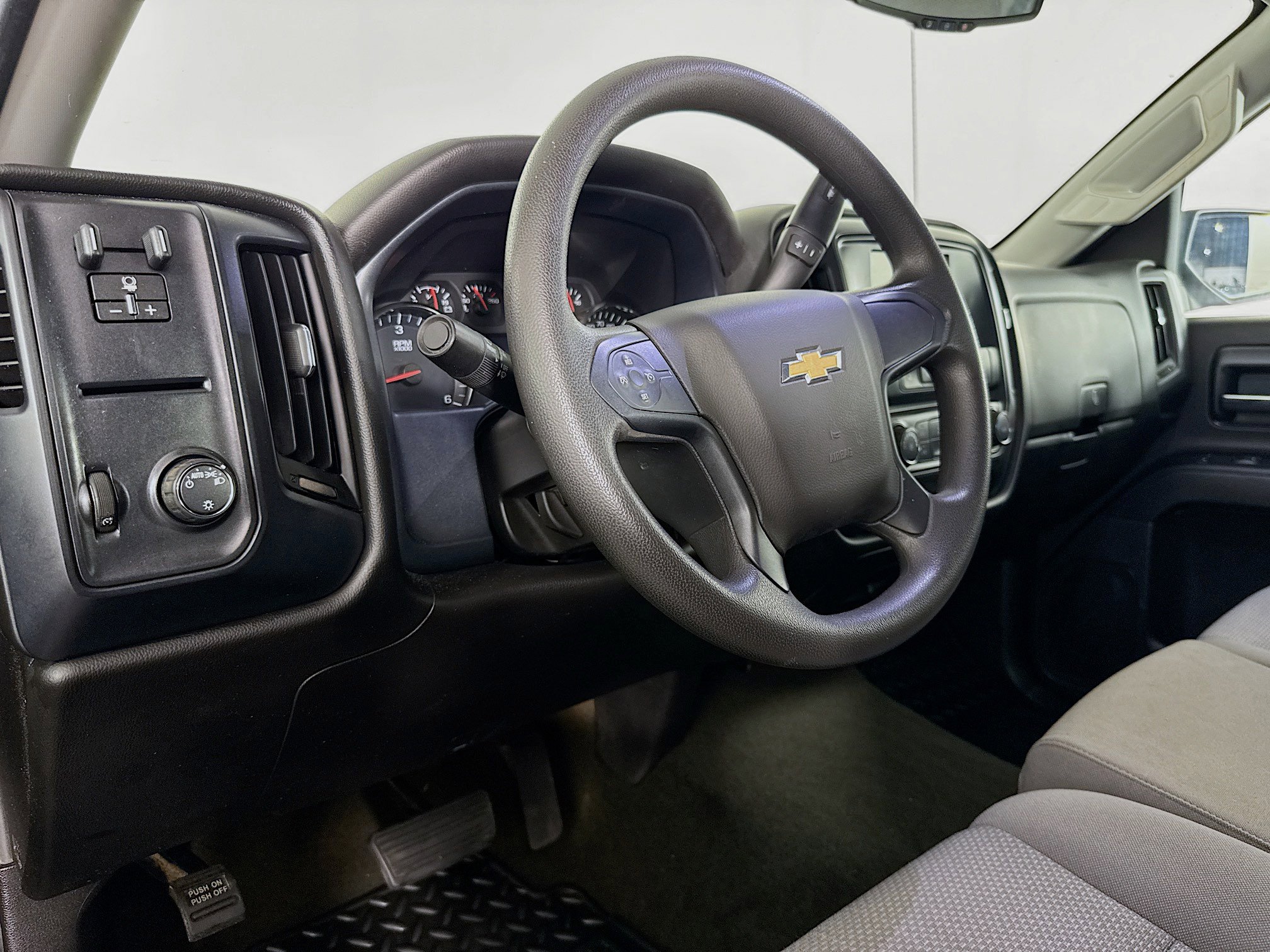Used 2018 Chevrolet Silverado 1500 Custom w/ Custom Value Package RWD image 19
