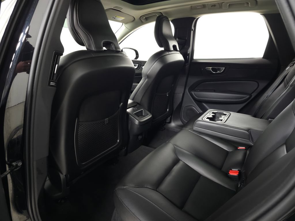 Certified 2025 Volvo XC60 B5 Core AWD/4WD image 31