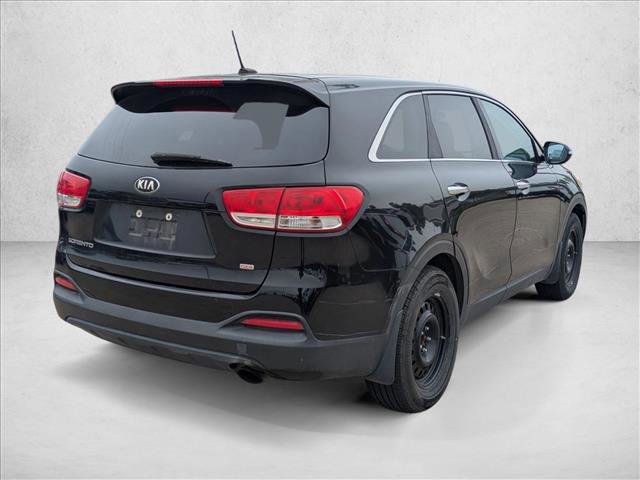 Used 2017 Kia Sorento L image 4