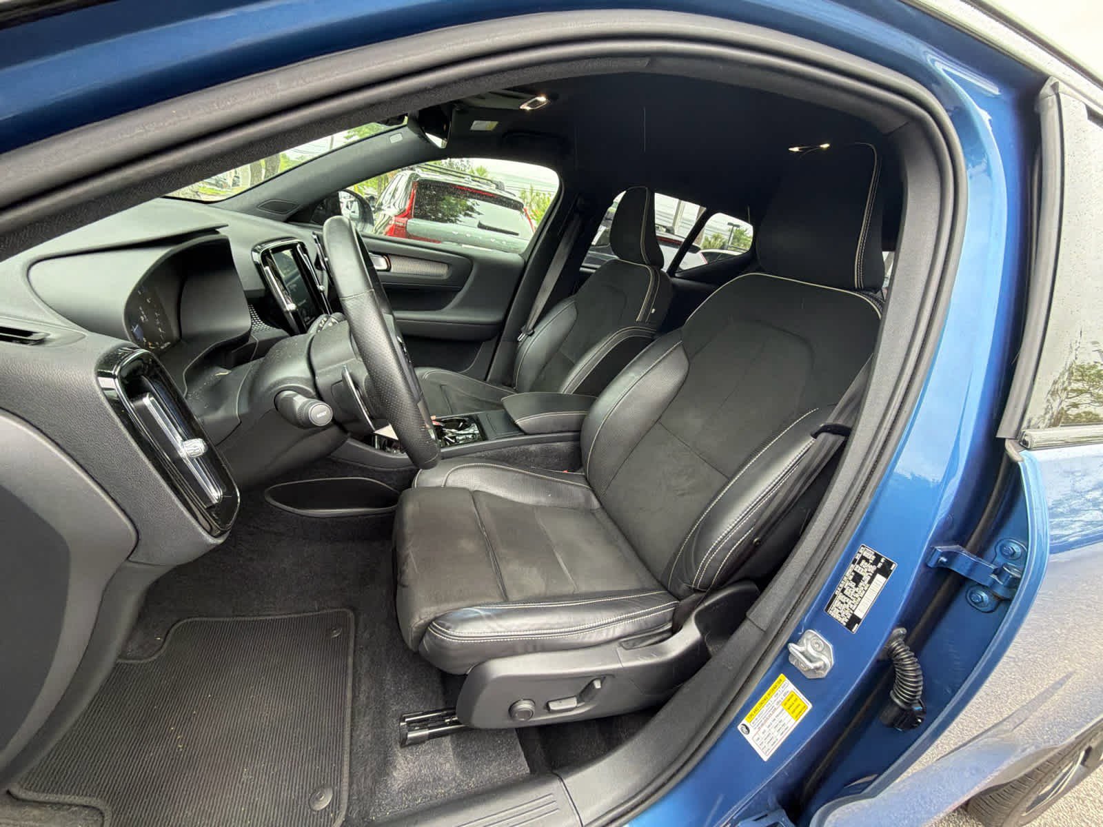 Used 2019 Volvo XC40 T5 R-Design AWD/4WD image 28