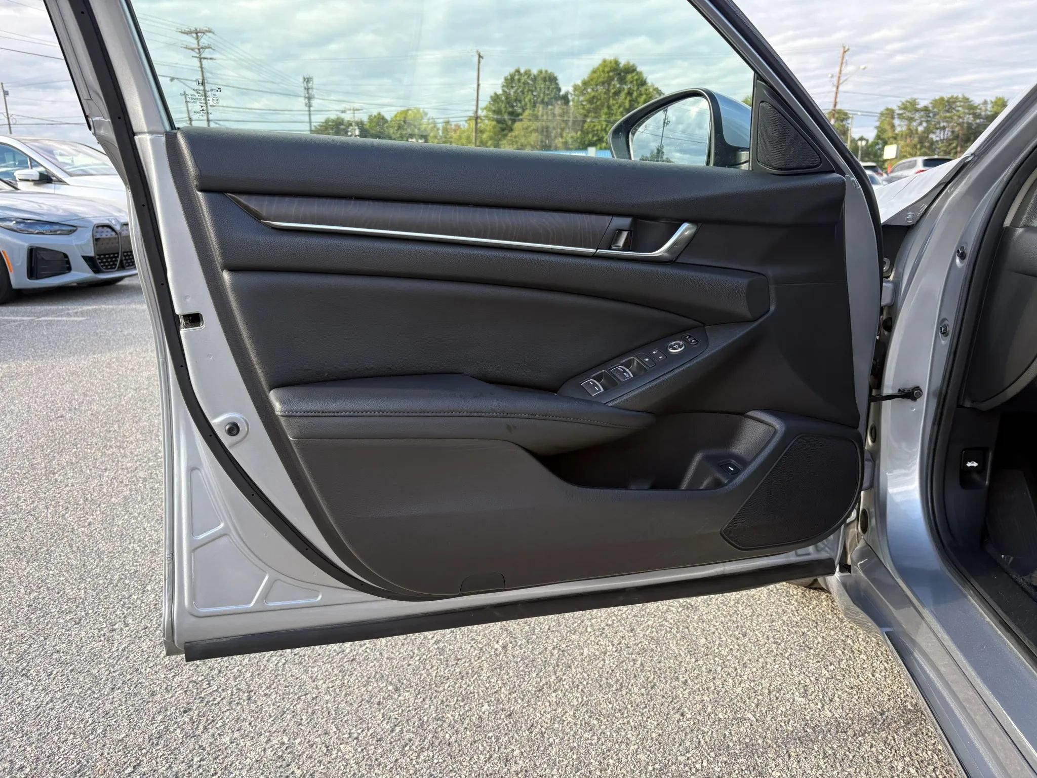 Used 2020 Honda Accord EX image 9