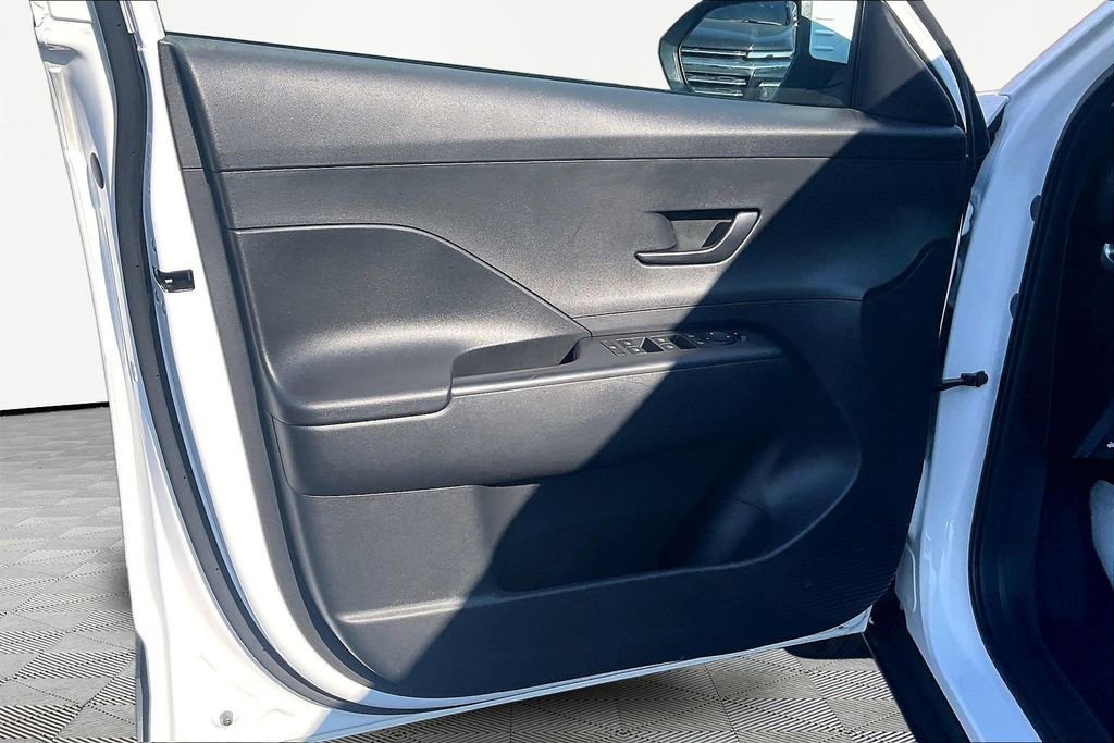 Used 2024 Hyundai Kona SE image 22