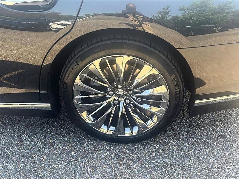 Used 2018 Lexus LS 500 w/ Interior Upgrade Package RWD image 40