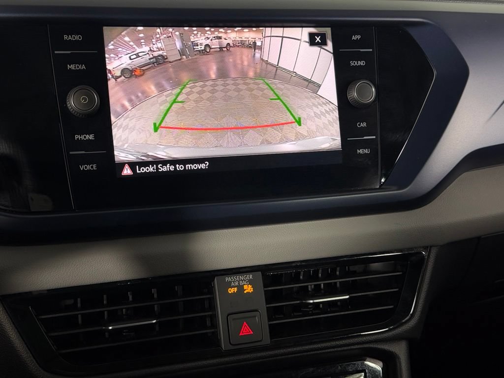 Used 2023 Volkswagen Taos SE w/ Panoramic Sunroof Package FWD image 18